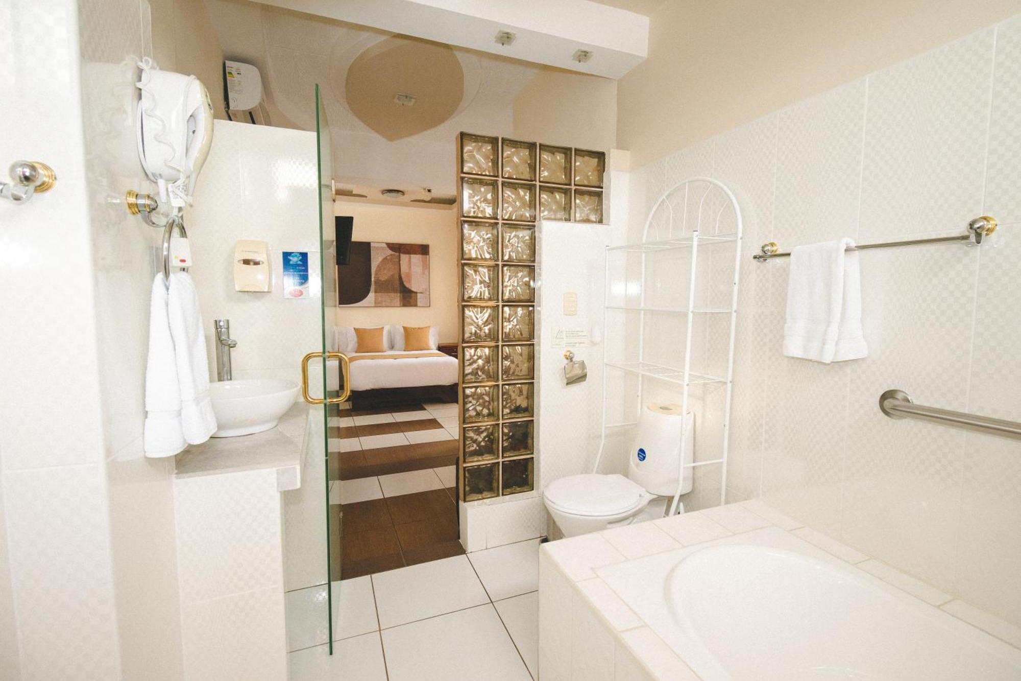 Hotel Palace Galapagos プエルトアヨラ エクステリア 写真